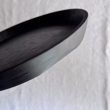 Load image into Gallery viewer, 村上圭一 M014 サクラ 黒漆ハツリ目リム盆