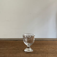 画像をギャラリービューアに読み込む, 橋村大作 D046 モールドの台付茶杯