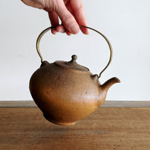 画像をギャラリービューアに読み込む, 境知子 49B 南蛮焼締真鍮把手土瓶