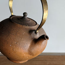 画像をギャラリービューアに読み込む, 境知子 49B 南蛮焼締真鍮把手土瓶