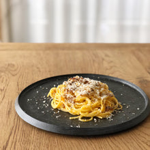 画像をギャラリービューアに読み込む, 千田稚子 S01 黒輪縁プレート大