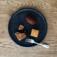 画像をギャラリービューアに読み込む, 千田稚子 S01 黒輪縁プレート大