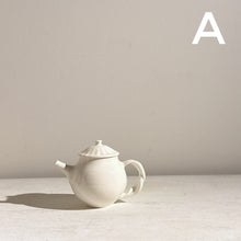 Load image into Gallery viewer, 加藤かずみ K033 茶壺（白)
