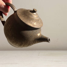 Charger l'image dans la galerie, 加藤かずみ K034 茶壺（錆NK)
