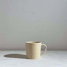 Charger l'image dans la galerie, 加藤かずみ K011 クロスハンドルコーヒーカップ（IV）
