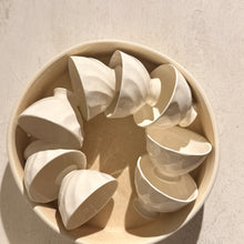 Charger l'image dans la galerie, 加藤かずみ K049 台皿18cm(IV)
