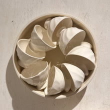 Charger l'image dans la galerie, 加藤かずみ K050 台皿16cm(IV)

