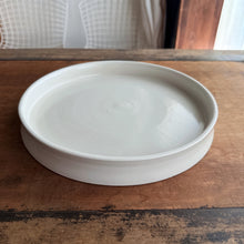 Load image into Gallery viewer, 和田由記子 W71 花と蝶台皿
