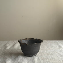 Load image into Gallery viewer, 石渡磨美 IW58 稜花小鉢
