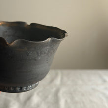 Load image into Gallery viewer, 石渡磨美 IW58 稜花小鉢
